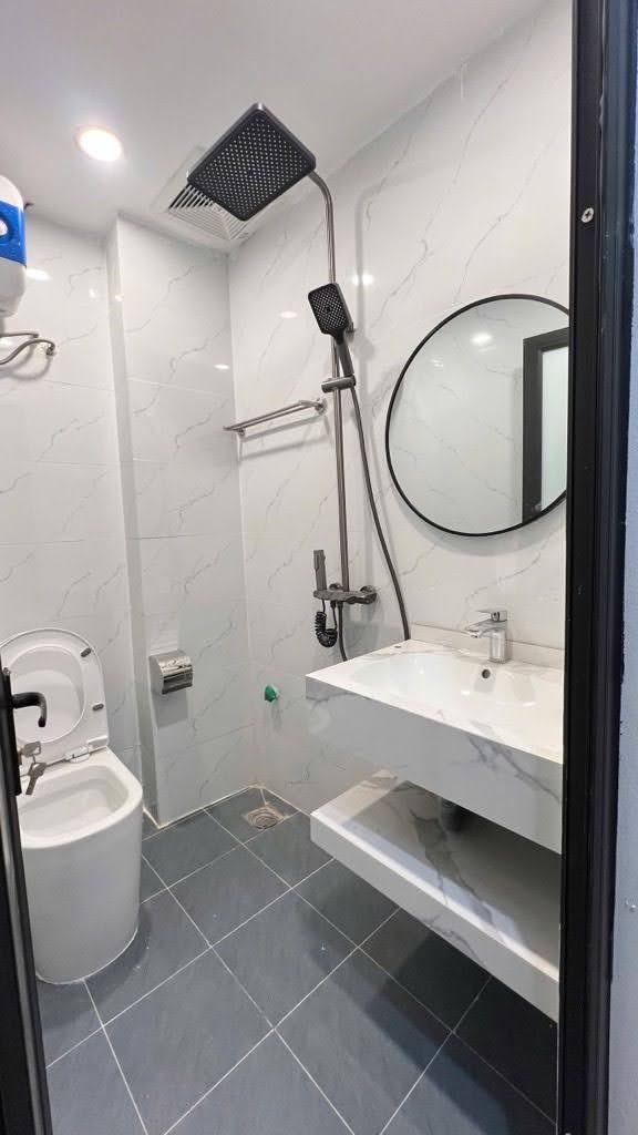 bán nhanh nhà phân lô phố Ngô Quyền 5 tầng nội thất đầy đủ 20m ô tô đỗ giá 5 tỷ